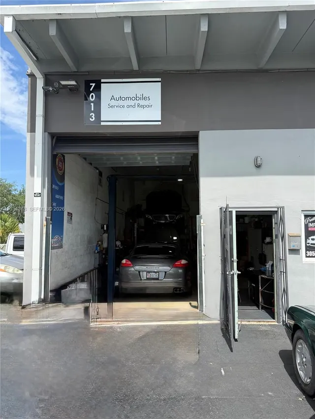 Commercial at 7013 SW 46 Street, Miami
