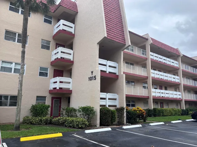 1-bedroom home at 1015 Country Club Drive #205, Margate