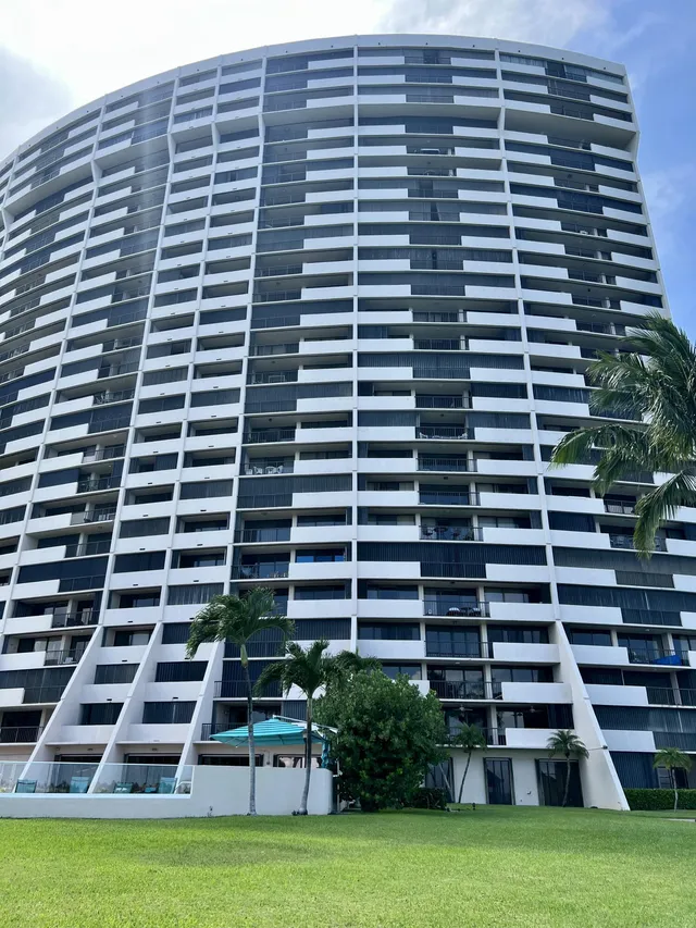 2-bedroom home at 5200 N Flagler Drive #503, West Palm Beach