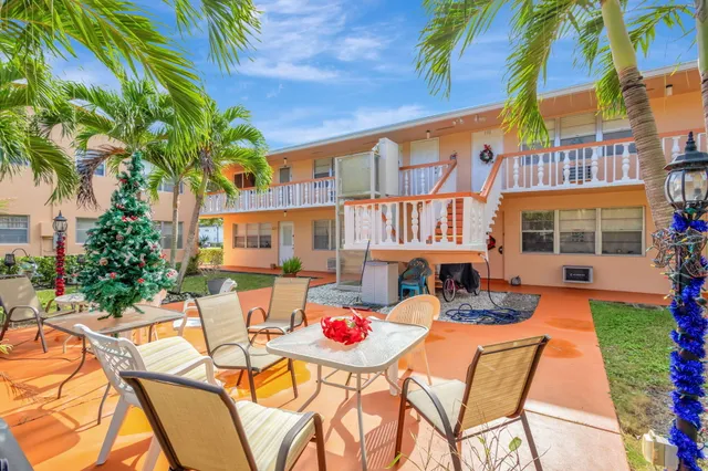 2-bedroom home at 332 Sheffield N, West Palm Beach