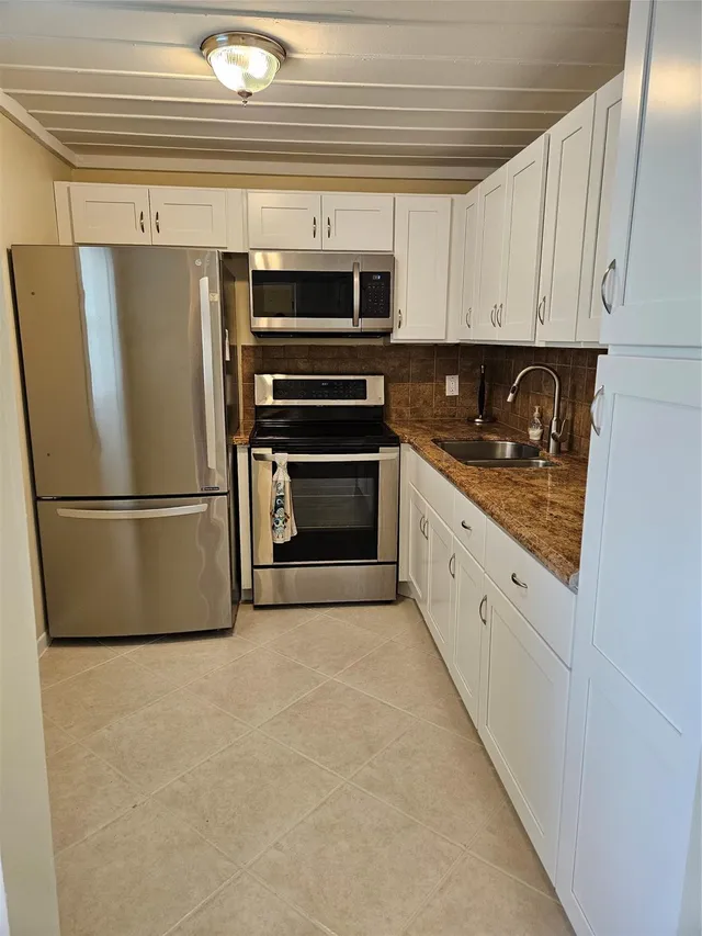 1-bedroom rental at 300 NE 26th Avenue, Boynton Beach