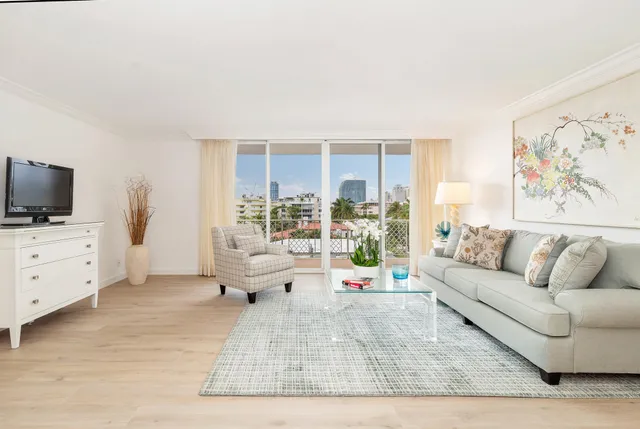 2-bedroom rental at 354 Chilean Avenue #6c, Palm Beach