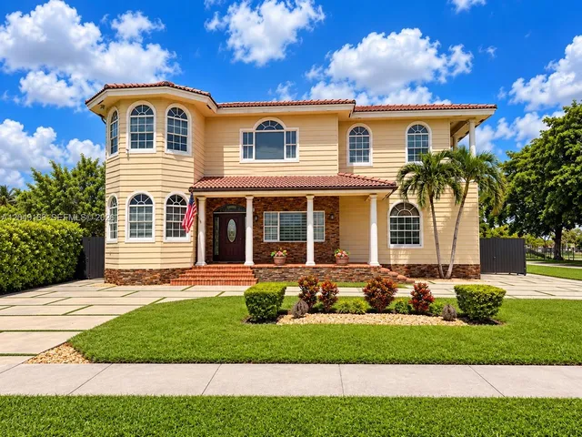7-bedroom home at 901 Dove Avenue, Miami Springs
