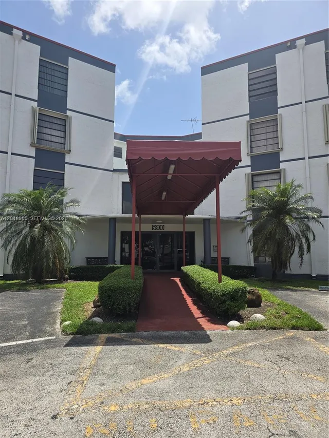2-bedroom rental at 5800 SW 127th Avenue #2310, Miami