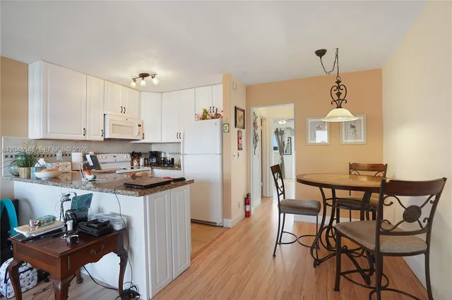 1-bedroom rental at 1000 SW 11 Avenue #17E, Hallandale Beach