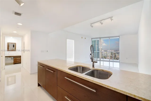 1-bedroom rental at 465 Brickell Avenue #3506, Miami