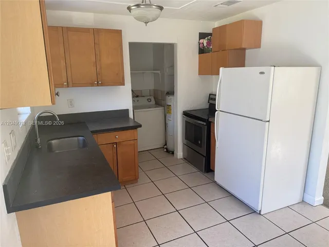 4-bedroom rental at 136 NW 14th Way #., Dania Beach