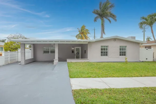 3-bedroom rental at 913 NE 2nd Street, Hallandale Beach