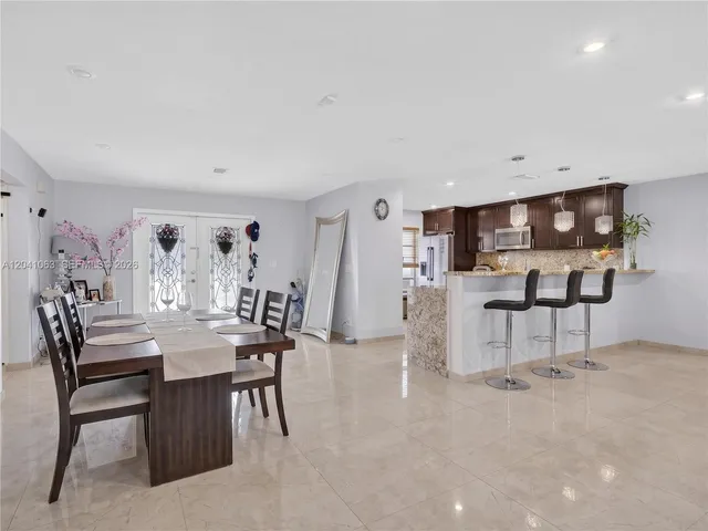 5-bedroom rental at 16641 Royal Poinciana Drive, Weston