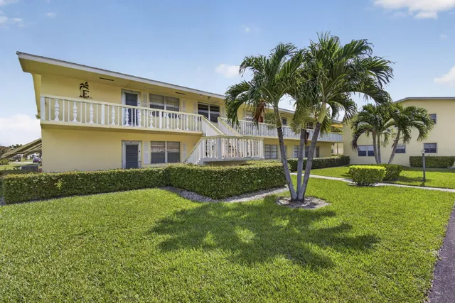 2-bedroom home at 111 Sheffield E, West Palm Beach