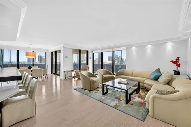 2-bedroom home at 19667 Turnberry Way #19K, Aventura