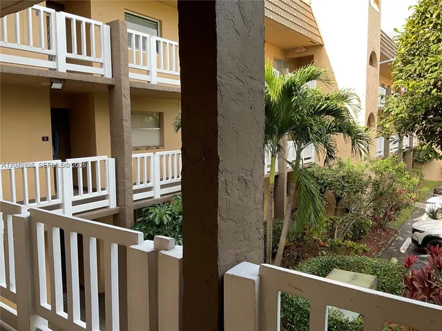 2-bedroom home at 9201 Sunrise Lakes Boulevard #205, Sunrise