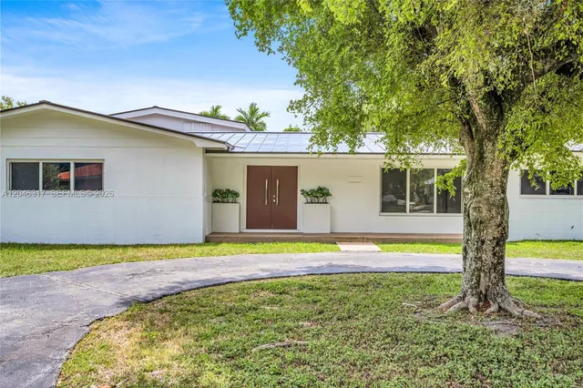 4-bedroom rental at 12525 SW 68th Court, Pinecrest
