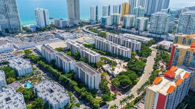 1-bedroom rental at 16909 N Bay Road #907, Sunny Isles Beach