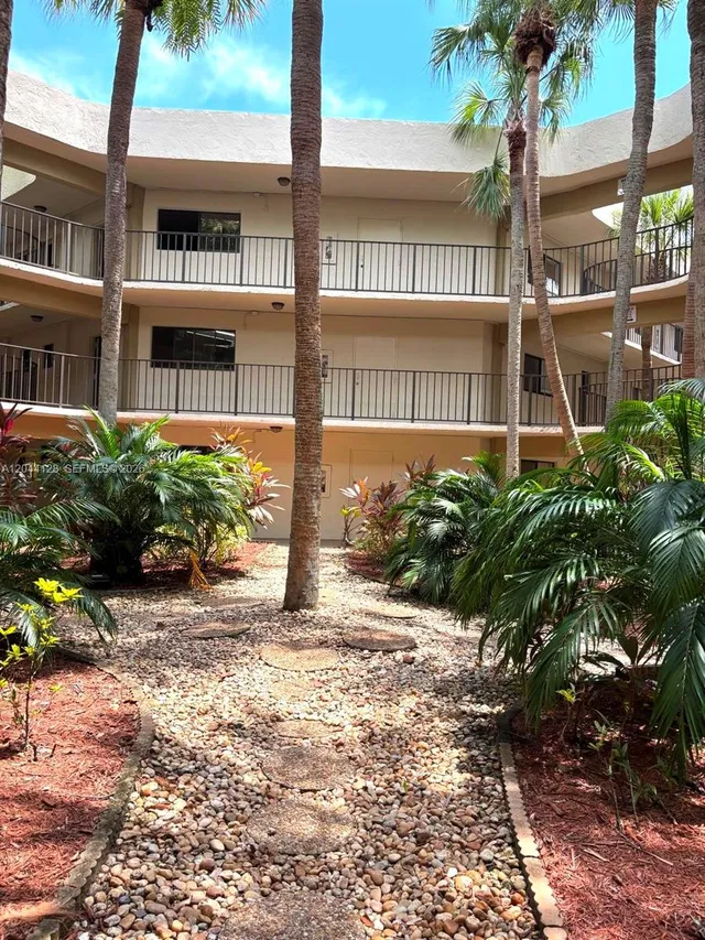 2-bedroom rental at 8025 SW 107th Avenue #313, Miami