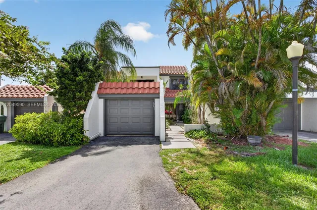 3-bedroom rental at 365 Fern Drive #72, Weston
