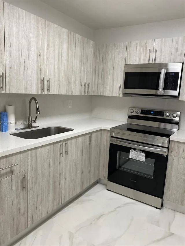 2-bedroom rental at 6190 W 19th Avenue #206, Hialeah