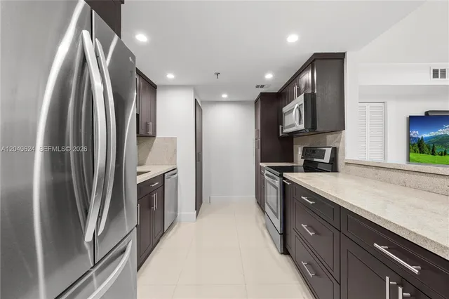 1-bedroom rental at 2457 Collins Avenue #307, Miami Beach