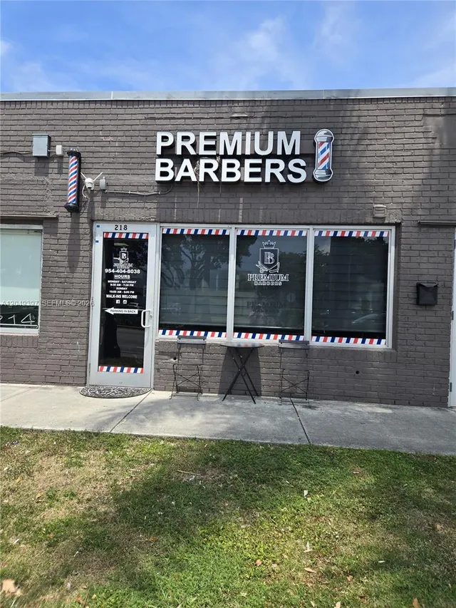Commercial at 218 N Federal Highway, Hallandale Beach
