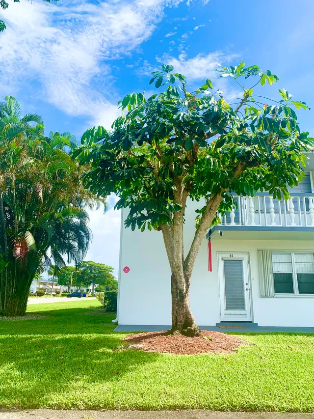 2-bedroom home at 81 Kingswood E, West Palm Beach