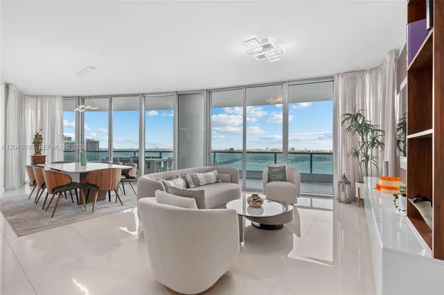 3-bedroom home at 900 Biscayne Boulevard #2506, Miami