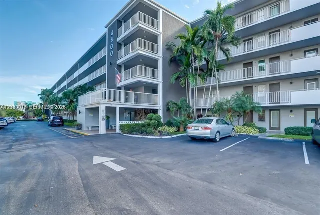 2-bedroom home at 4800 Hillcrest Ln 511 #511, Hollywood