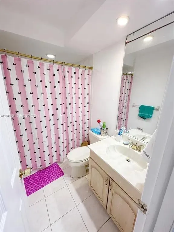 2-bedroom home at 13953 Kendale Lakes Circle #410B, Miami