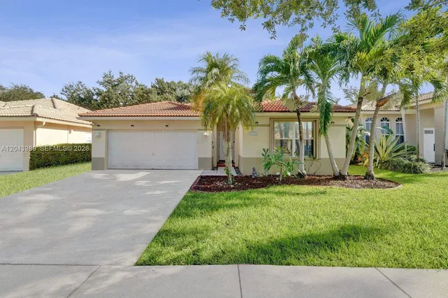 4-bedroom home at 14003 N Cypress Cove Circle, Davie