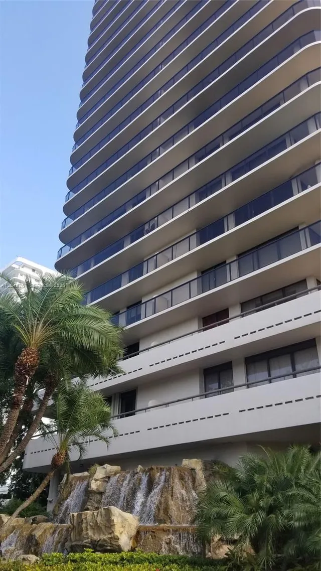 2-bedroom rental at 19667 Turnberry Way #12B, Aventura