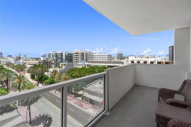 2-bedroom rental at 100 Lincoln Road #811, Miami Beach