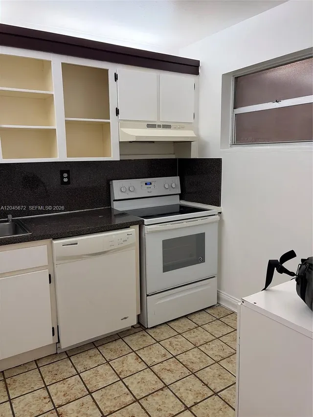 2-bedroom rental at 1150 Collins Avenue #404, Miami Beach