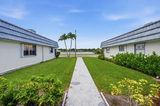 1-bedroom home at 30 Waterford B, Delray Beach