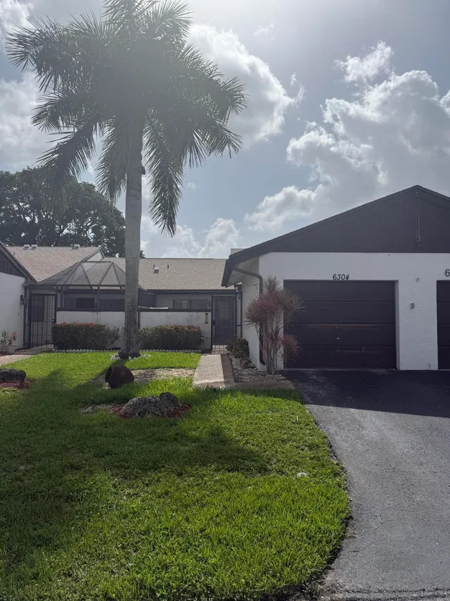 2-bedroom home at 6304 Wedgewood Terrace #B8, Tamarac