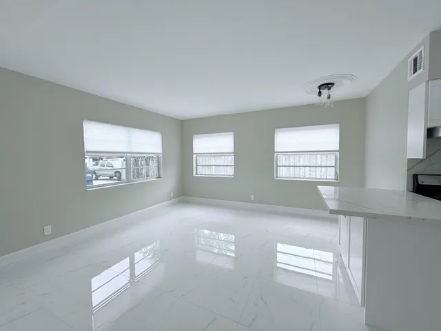 1-bedroom rental at 2725 Middle River Drive #7, Fort Lauderdale