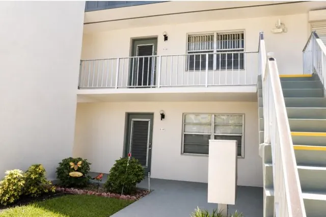 2-bedroom rental at 321 Burgundy G, Delray Beach
