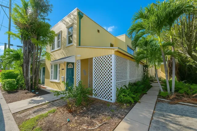 2-bedroom rental at 415 6th Avenue N #1/2, Lake Worth Beach