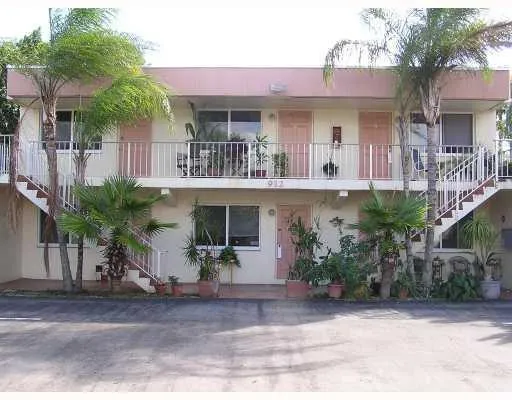 1-bedroom rental at 912 NE 17th Court #4, Fort Lauderdale