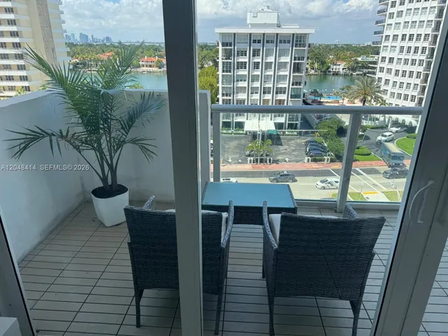 1-bedroom home at 5601 Collins Avenue #823, Miami Beach