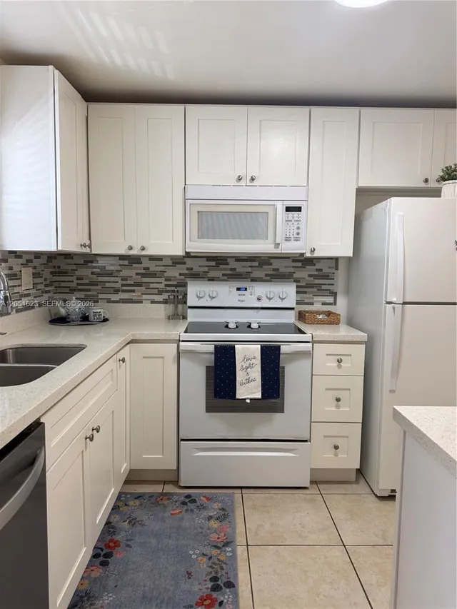 1-bedroom home at 9540 Sunrise Lakes Boulevard #208, Sunrise