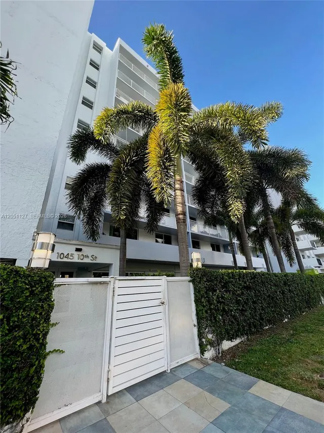 1-bedroom rental at 1045 10th Street #902, Miami Beach