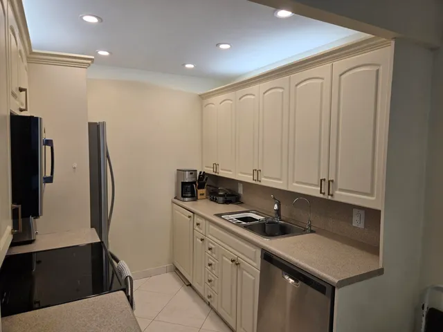2-bedroom rental at 2031 Exeter, Boca Raton