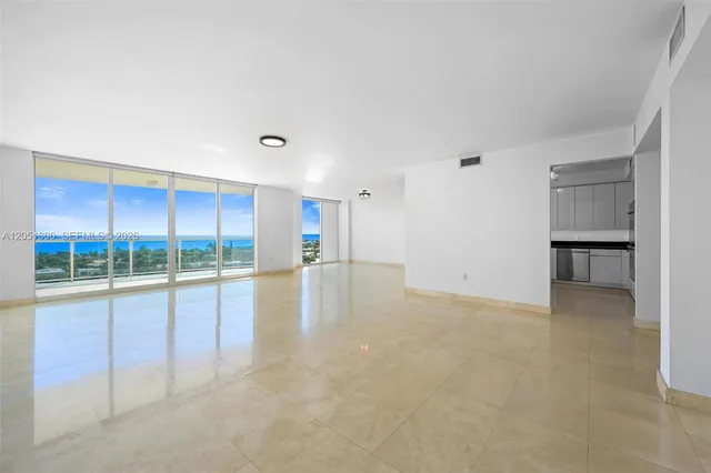 3-bedroom rental at 20201 E Country Club Drive #1502, Aventura