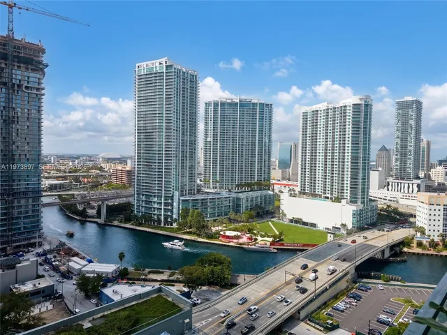1-bedroom rental at 68 SE 6th Street #1806, Miami