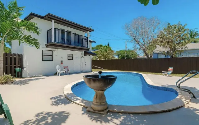 1-bedroom rental at 2447 Roosevelt Street #4, Hollywood