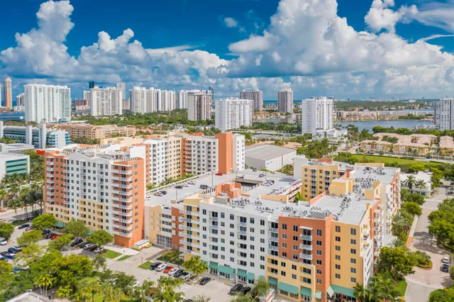 2-bedroom rental at 18800 NE 29th Avenue #923, Miami