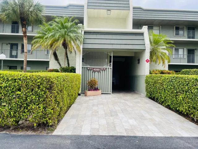 3-bedroom rental at 4080 Tivoli Court #307, Lake Worth