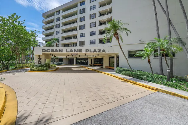 3-bedroom home at 170 Ocean Lane Drive #305, Key Biscayne