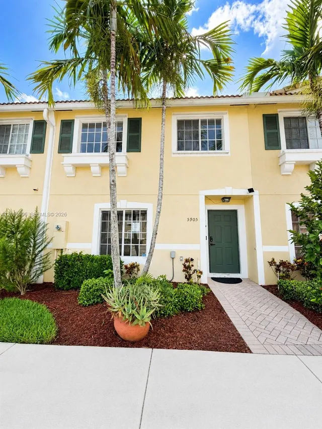 3-bedroom home at 5905 Manchester Way, Tamarac