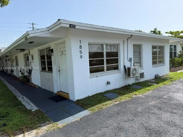 1-bedroom rental at 1859 Wiley Street #3, Hollywood