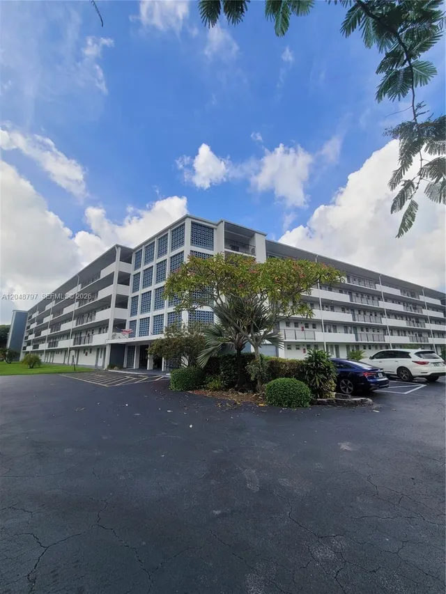 2-bedroom rental at 950 Hillcrest Dr 109 #109, Hollywood